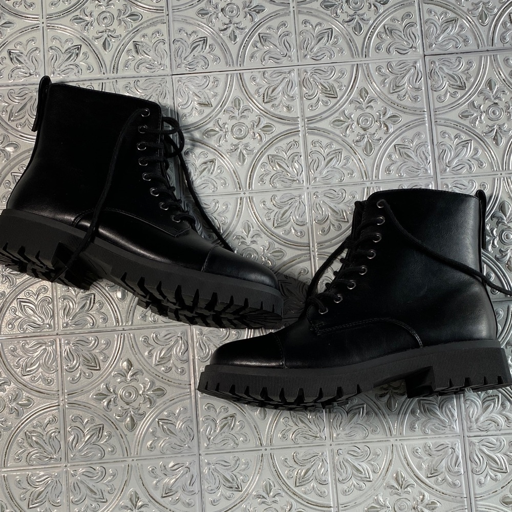 SO Women's Black Combat Style Boots Size 10